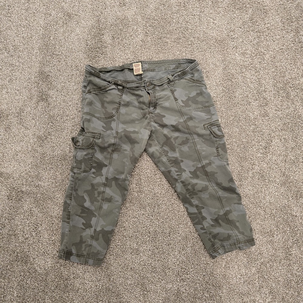 Faded Glory Women's Camo Cargo Capri's Green Multi Pocket Utility Size 14